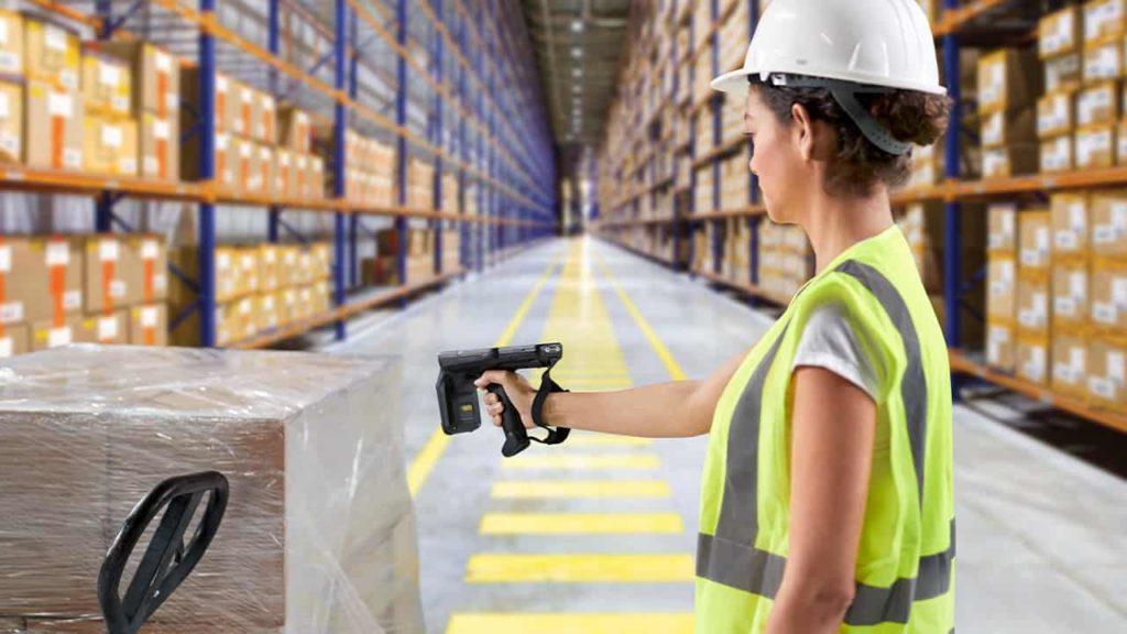 woman carrying out an inventory with an rfid scanner